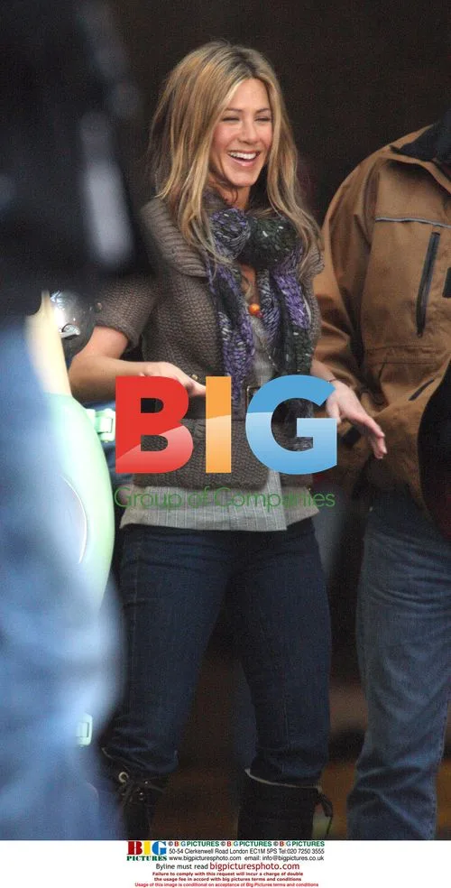 Jennifer Aniston on set of 'Traveling' in Vancouver
