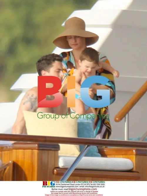 Linda Evangelista on Vacation with Family