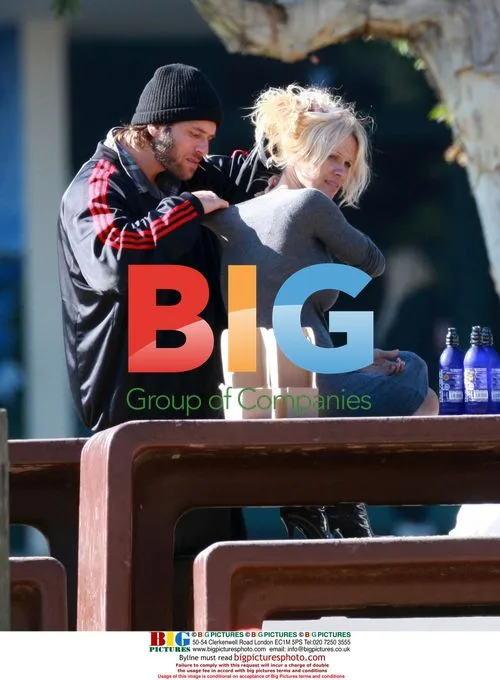 Pamela Anderson and Rick Salomon reunite in Malibu park
