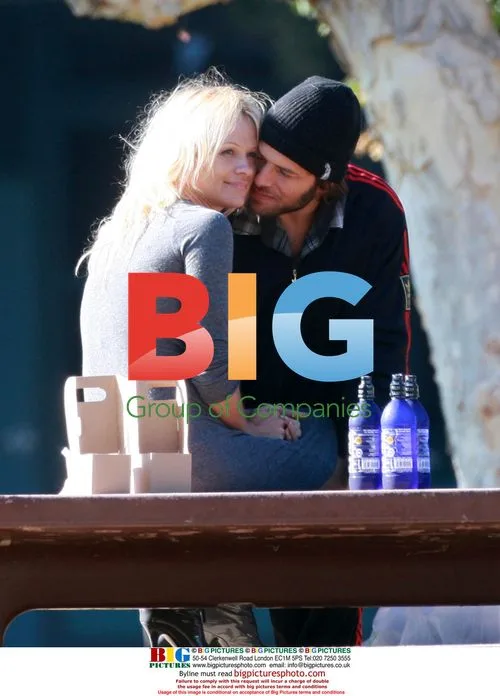 Pamela Anderson and Rick Salomon get frisky in park