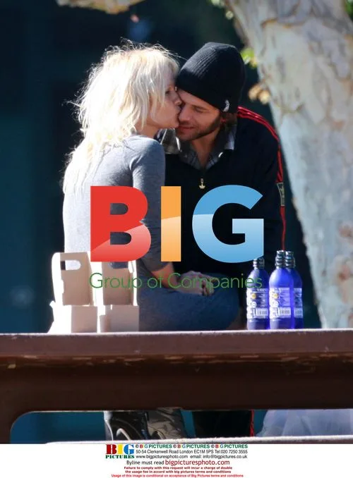 Pamela Anderson and Rick Salomon Get Frisky in Park