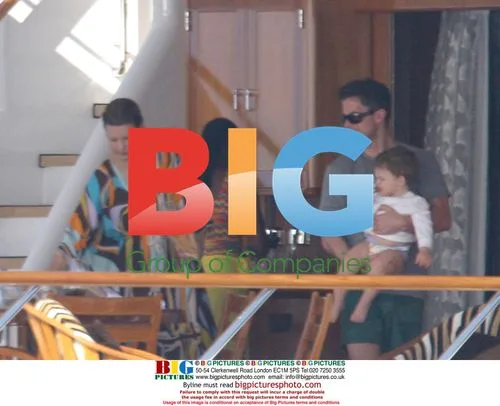 Linda Evangelista on vacation with family