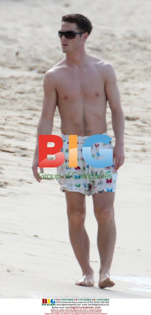 Scott Parker relaxes with family on beach