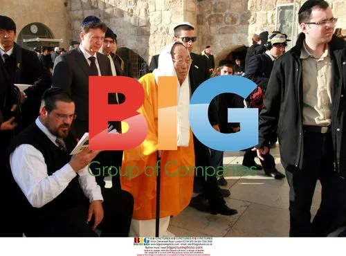 Kiriyama Seiyu prays at the Wailing Wall in Jerusalem