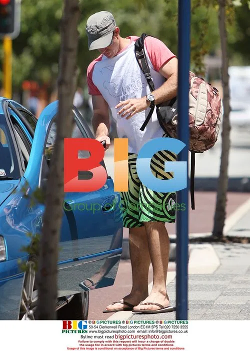 Mathew Hayden and Michael Clarke Leaving Hotel
