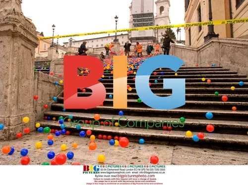 Cecchini Throws 500K Balls on Rome Stairs