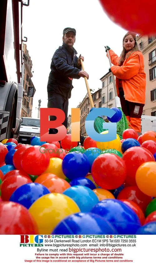 Graziano Cecchini throws 500,000 balls in Rome