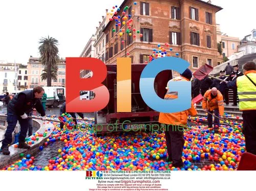Graziano Cecchini throws 500,000 balls on Trinità dei Monti stairs