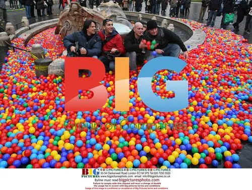 Graziano Cecchini's 500k Ball Performance in Piazza di Spagna
