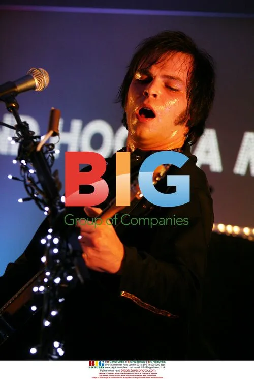 Diamond Hoo Ha Men play Apple Store gig