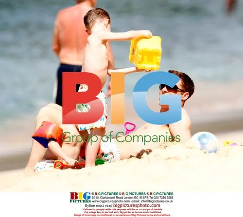 Scott Parker relaxes on the beach