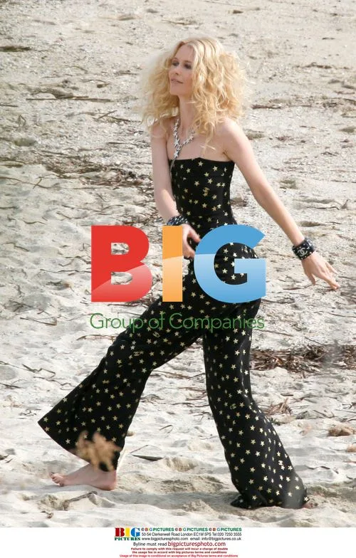 Claudia Schiffer Models Chanel Like Kate Moss