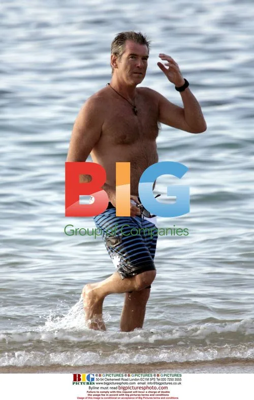 Pierce Brosnan and wife Keely Shaye Smith on Hawaiian vacation