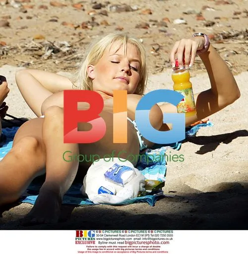 Models Relax with Tropicana in France