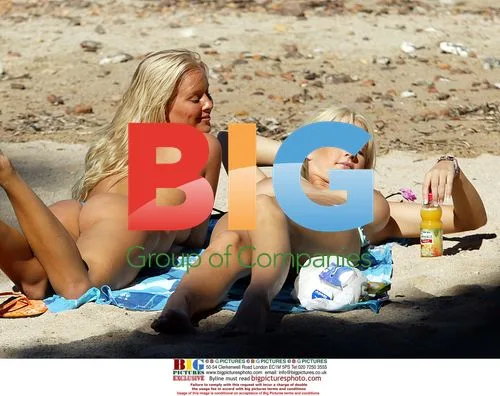 Models Anna Taverner and Michelle Marsh Relaxing