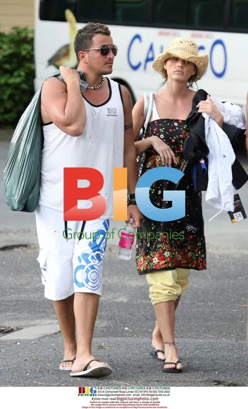 Katie Price and Peter Andre Depart Boat