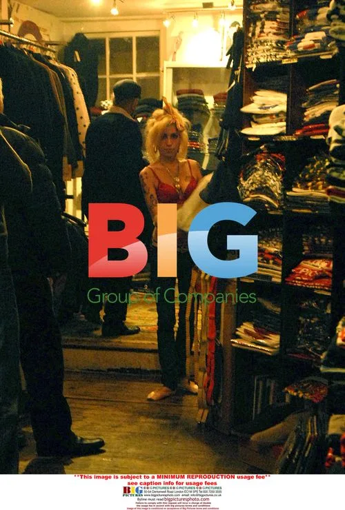 Amy Winehouse out shopping with dad