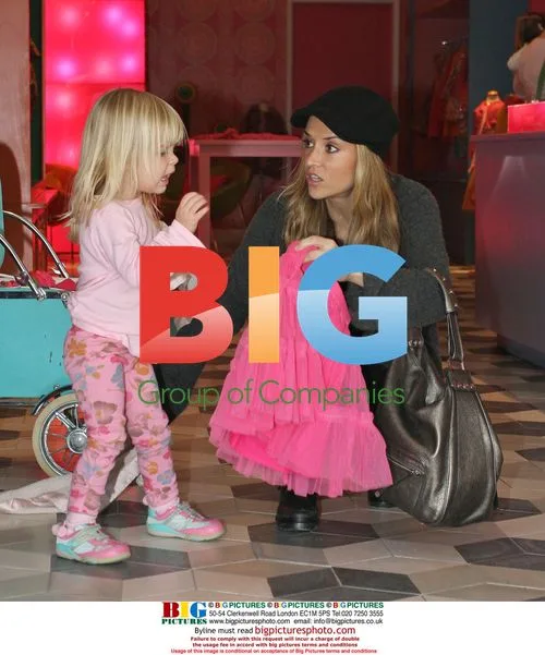 Brooke Mueller Plays Mom to Charlie Sheen's Daughters