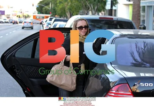 Christina Ricci shops in Los Angeles