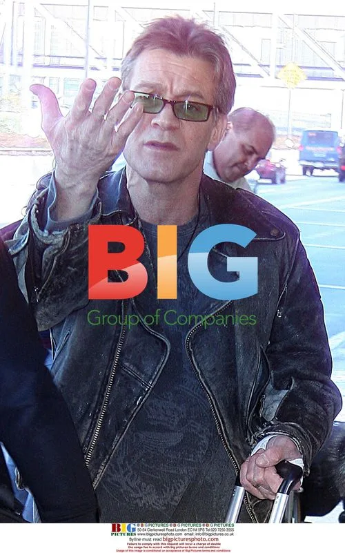 Rocker Eddie Van Halen signs autographs at LAX