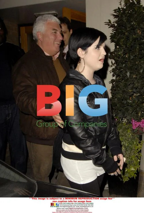 Amy Winehouse Enters Rehab