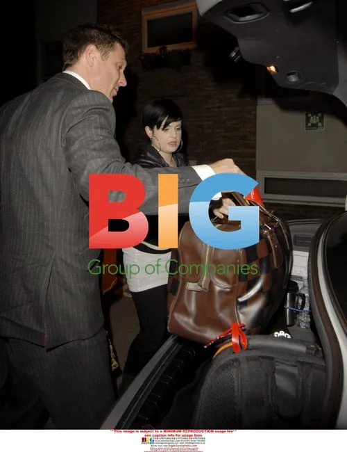 Amy Winehouse Enters Rehab