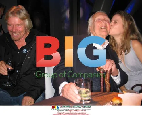 Richard Branson unveils Virgin Galactic spacecraft