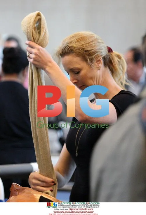Lisa Kudrow Leaves LAX