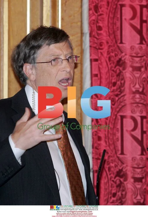 Bill Gates signs digital partnership with Paris