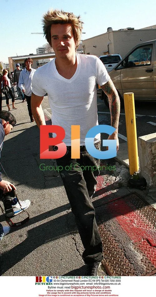 Sean Stewart Enjoys Lunch in Beverly Hills