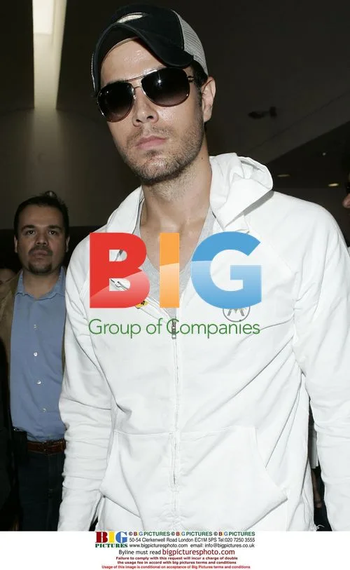 Enrique Iglesias visits children's hospital