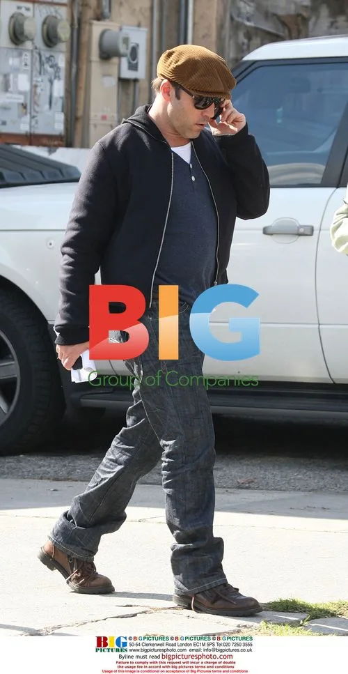 Jeremy Piven has lunch with ladies