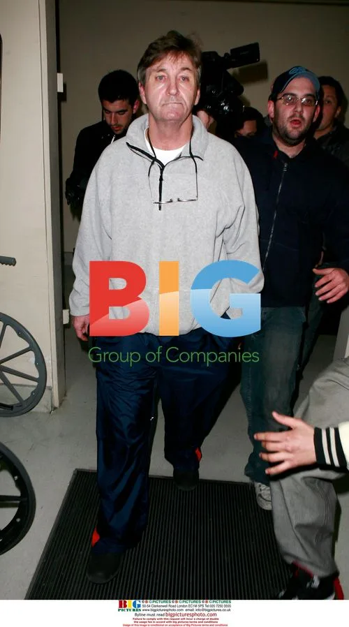 Britney Spears' father and cousin arrive to UCLA Medical Center