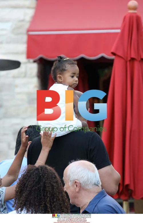 Mel B and Family Out for Lunch in LA