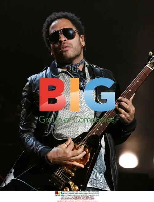 Lenny Kravitz Performs in Paris