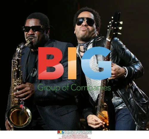Lenny Kravitz Performing in Paris