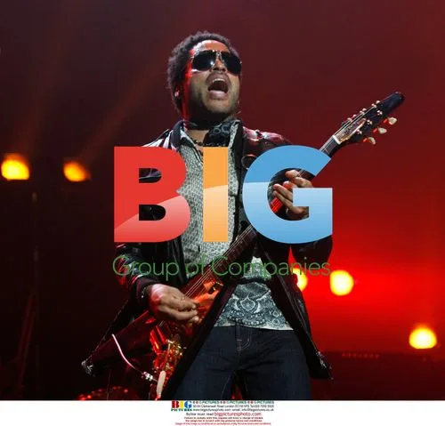 Lenny Kravitz Performing in Paris