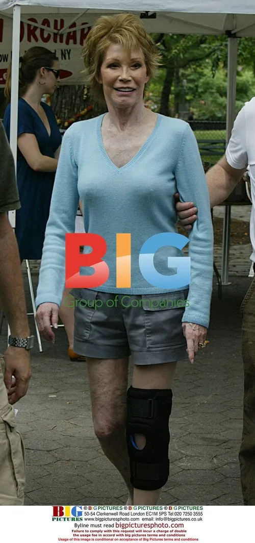 Mary Tyler Moore on 'Lipstick Jungle' set