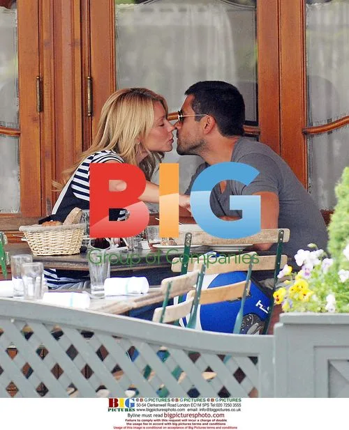 Kelly Ripa and Mark Consuelos enjoy romantic lunch