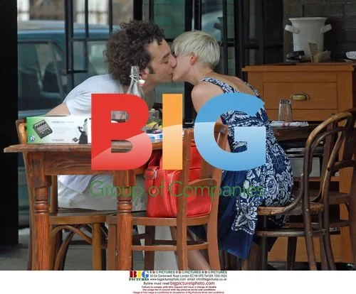 Agyness Deyn and Albert Hammond Jr. Share Romantic Day