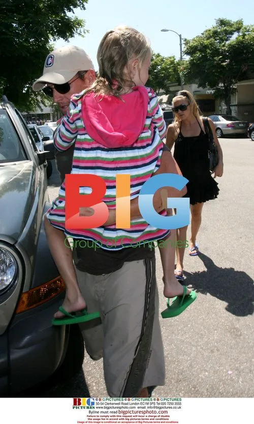 Kate Hudson and Lance Armstrong shop for kids