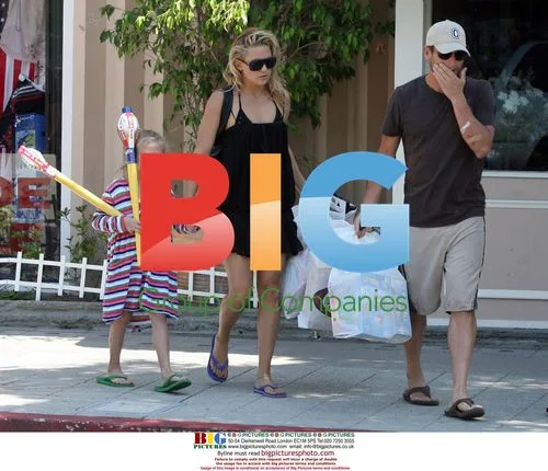 Kate Hudson and Lance Armstrong shop for kids