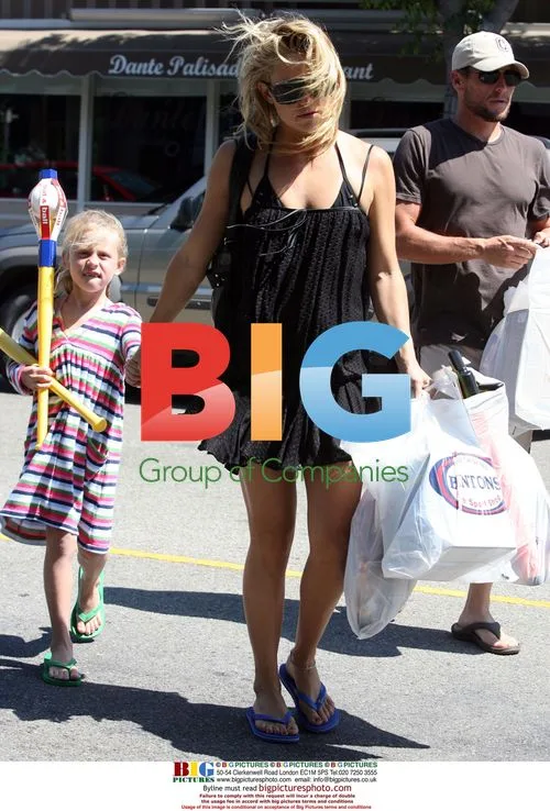 Kate Hudson and Lance Armstrong shop for kids