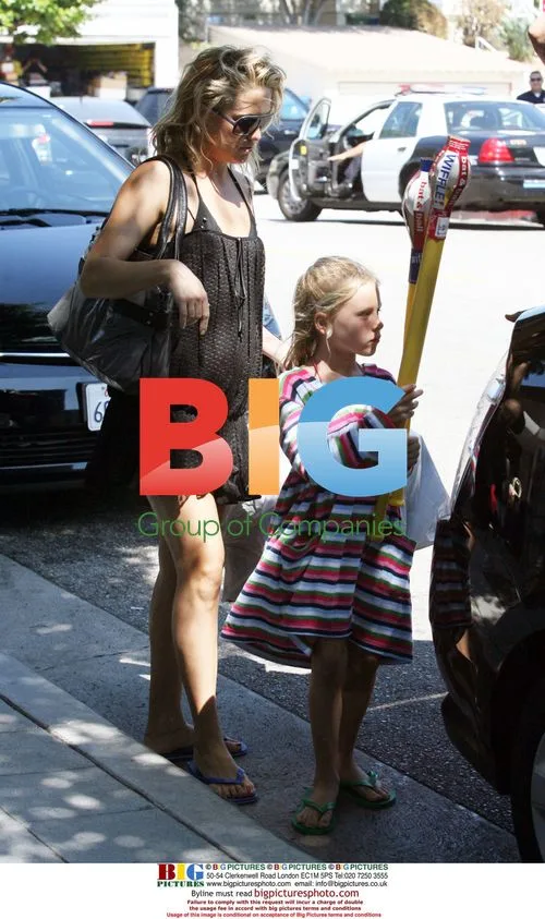 Kate Hudson and Lance Armstrong at Toy Shop