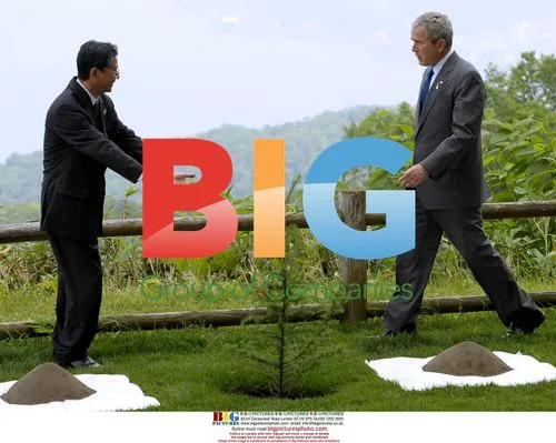 Fukuda and Bush plant tree at G8 Summit