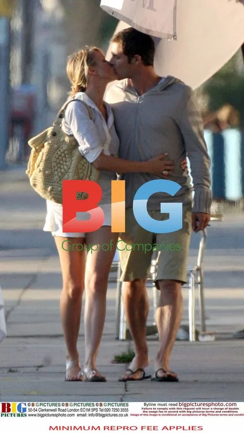 Cameron Diaz and Paul Sculfor kiss after dinner