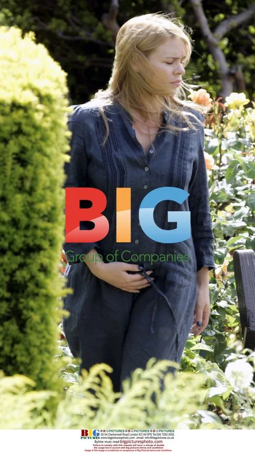 Billie Piper on Doctor Who set