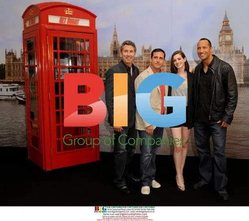 Peter Segal, Steve Carell, Anne Hathaway, Dwayne Johnson at "Get Smart" Photocall