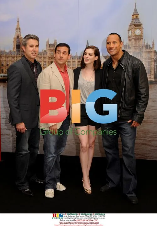 Peter Segal, Steve Carell, Anne Hathaway, Dwayne Johnson at "Get Smart" photocall