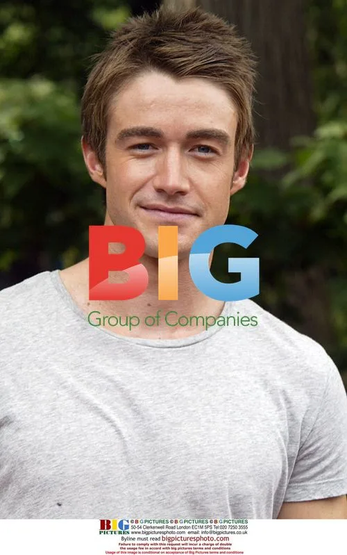 Robert Buckley on 'Lipstick Jungle' set